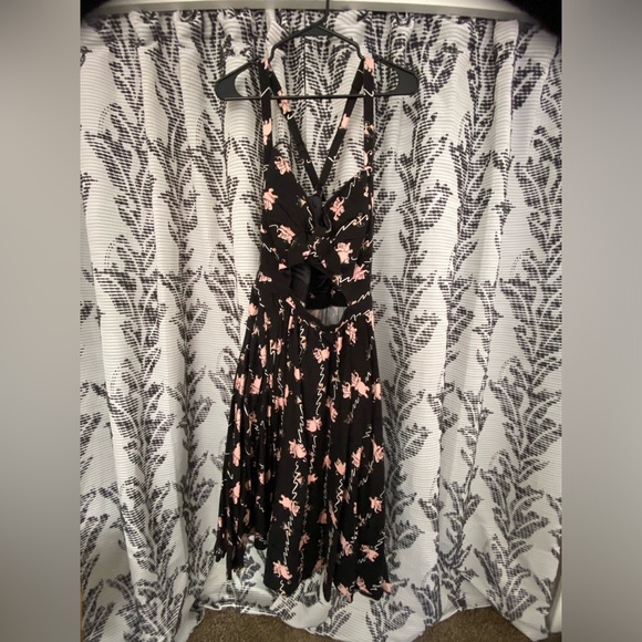 Tipsy Elephant Renee Dress by Pinup Girl Clothing - Picture 1 of 4